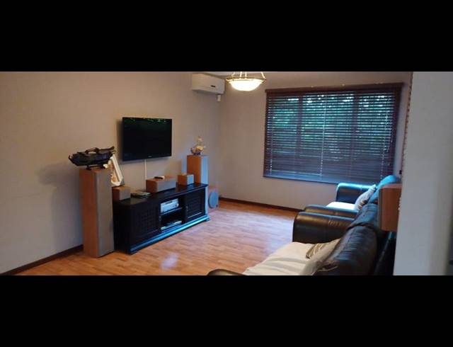 3 BEDROOM HOUSE FOR SALE IN PADFIELD PARK